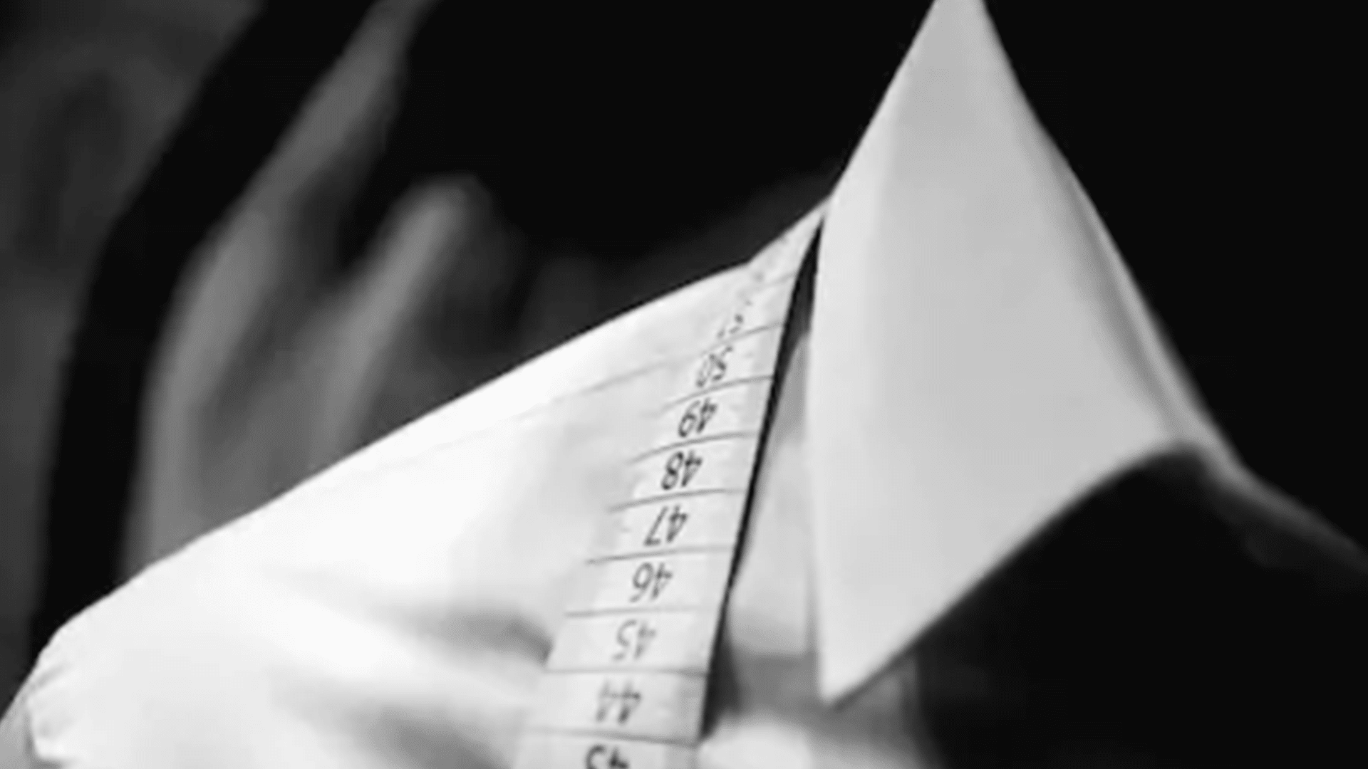 Jak dobrać rozmiar koszuli męskiej? Jak zdjąć miarę? Wszystko, co trzeba wiedzieć, aby dobór koszuli był bezproblemowy.