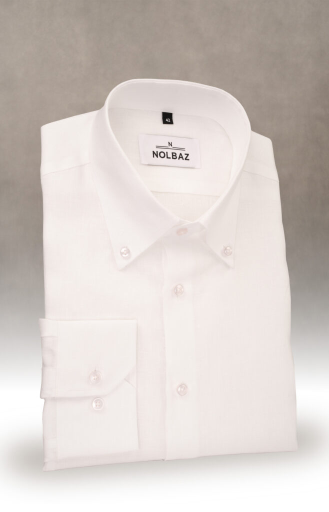 Koszula męska z białego lnu z kołnierzem button-down