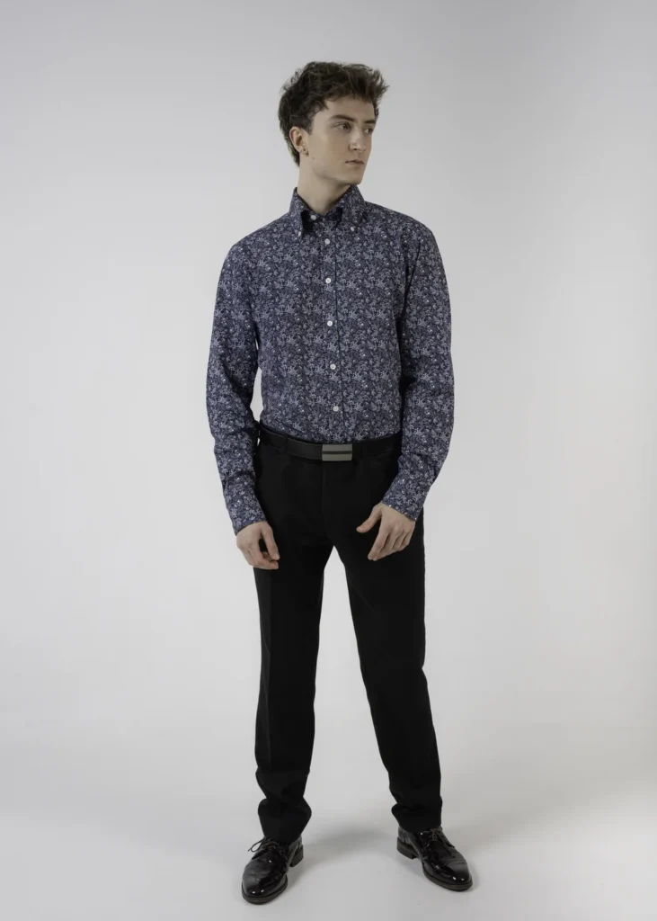 Koszula w kwiaty slim fit z kołnierzem button-down